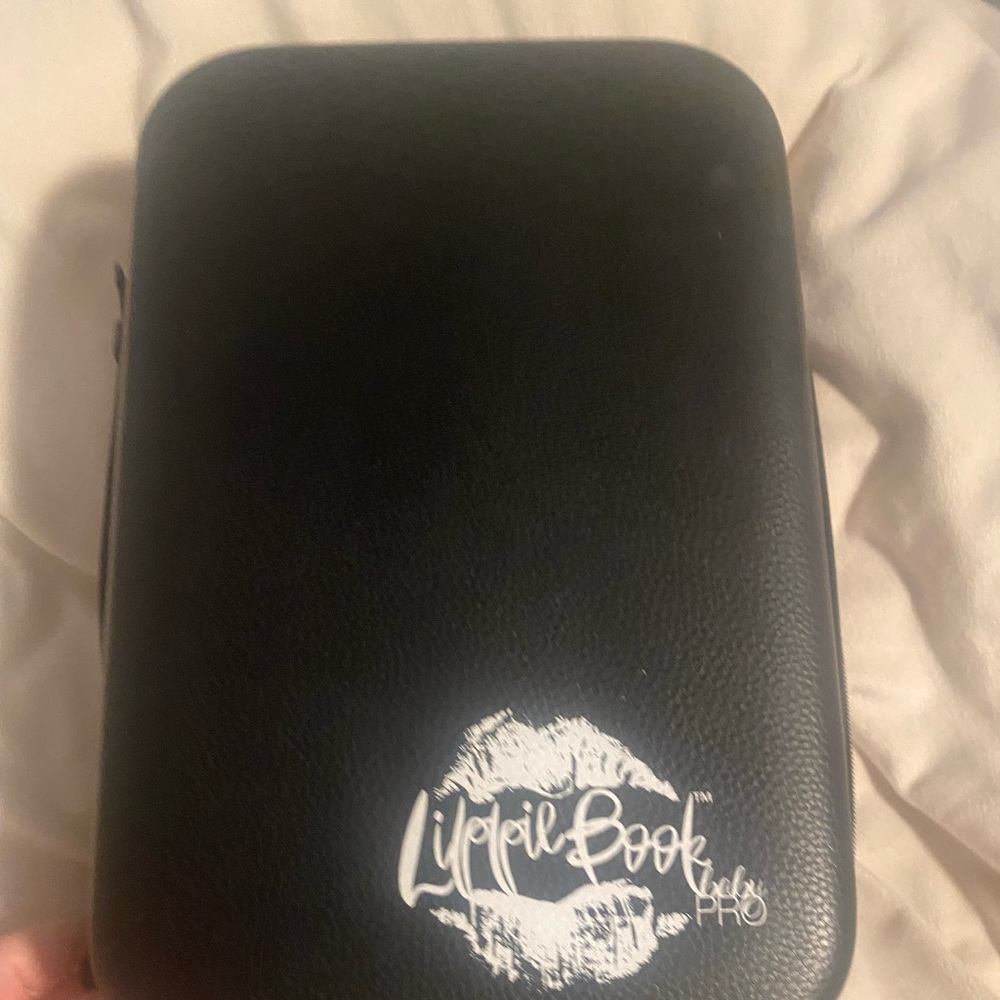 LIPPIE BOOK